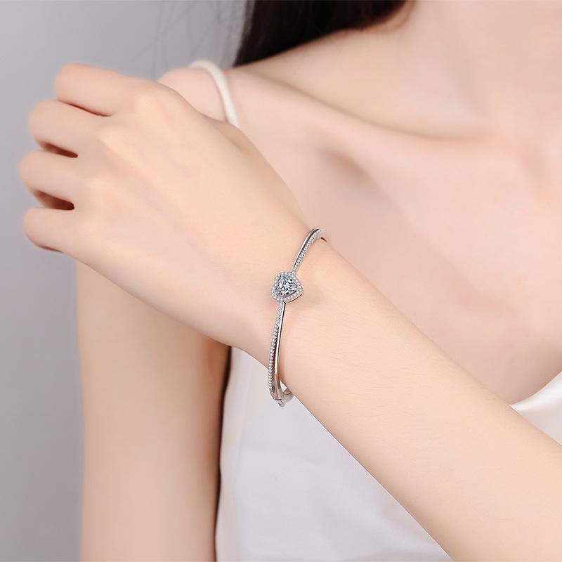 Brățară Moissanite din argint S925 de înaltă calitate pentru femei Brățară în formă de inimă placată cu aur Pt950, proaspătă și dulce