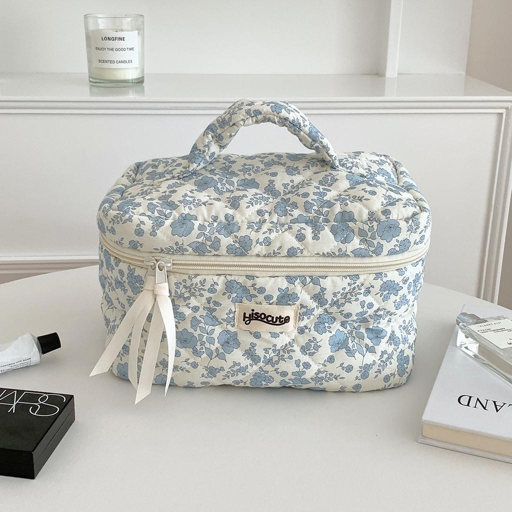 New Arrival Custom Cute Cotton Quilted Makeup Bag Portable Women Small Zipper Floral Cosmetic Bag for Make up Organizer