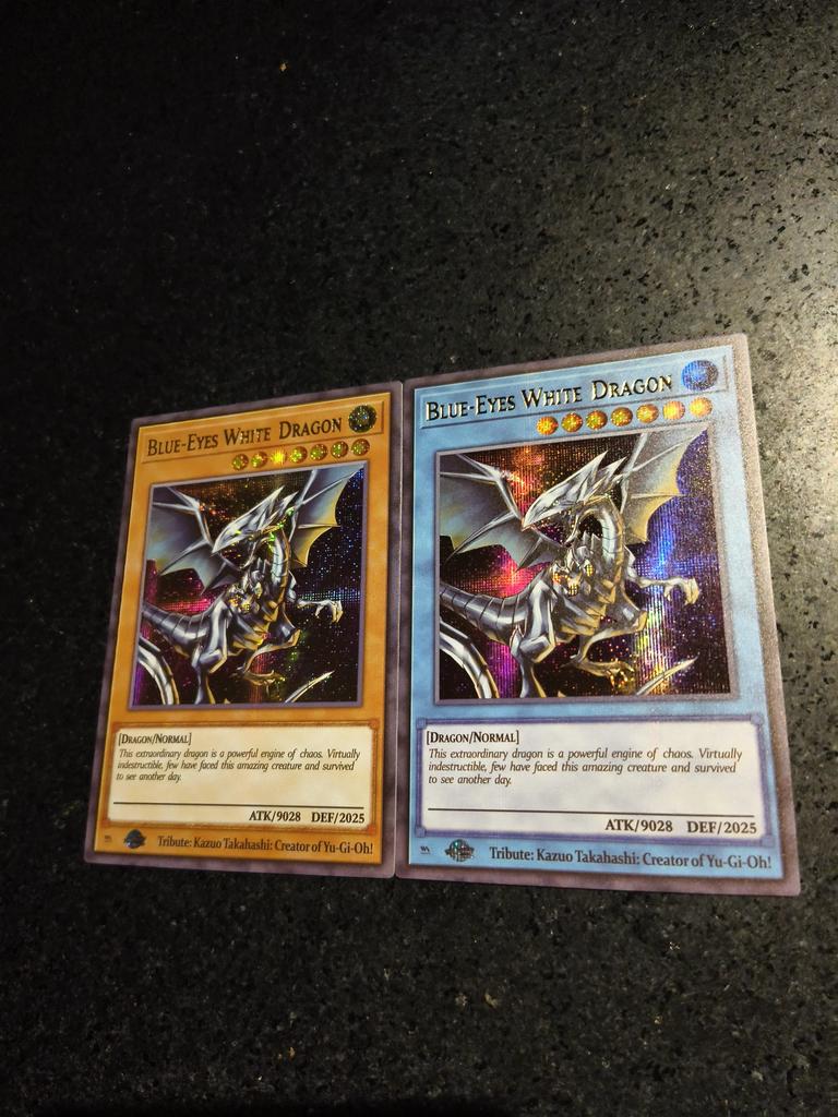 2 Stück/Set Yu-gi-oh!  Blauäugiger weißer Drache Selbstkontrolle Sammle Unterschrift Sammel-Flash-Karte Anime Cartoon Weihnachtsgeschenk