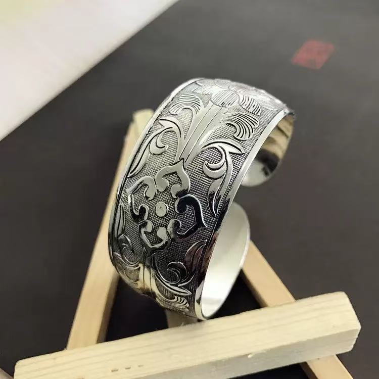Bohemian Etnický Styl Retro Stříbrný Široký Náramek pro Ženy Vyřezávaný Květ Otevírací Módní Náramek Boho Vintage Šperky