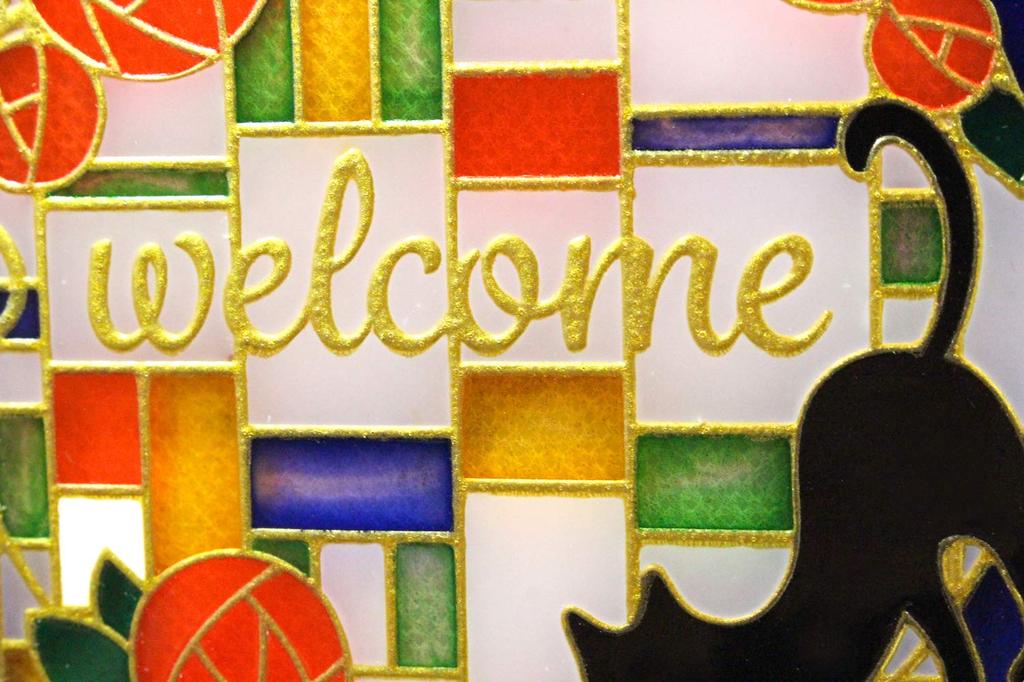 Fourcart Cute Handmade Glass Stained Frame with Black Cat Welcome 115mm Diameter Design,