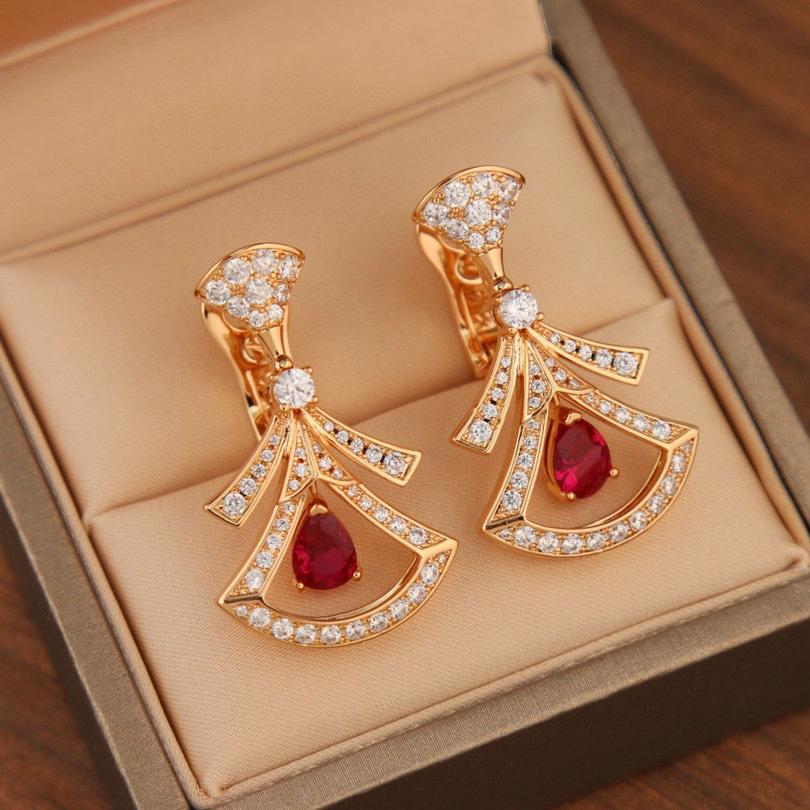 

2024 Новый Горячий Бренд Винтажные Женские Серьги Роскошный Набор Ювелирных Изделий для Женщин Дизайнерская Подвеска Чистое Стерлинговое Серебро 925 пробы Ожерелье в виде Веера серый