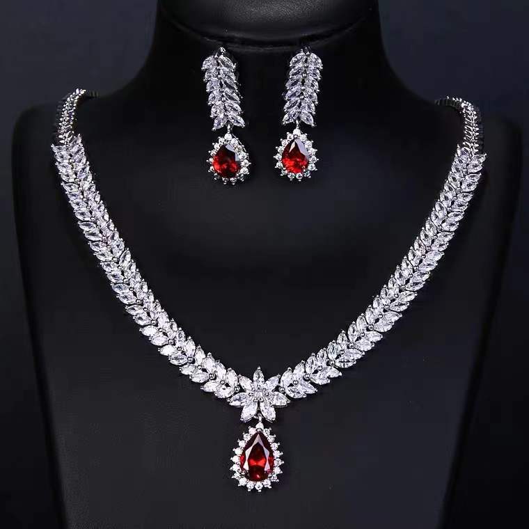 Svatební sada šperků na svatbu křišťálový křišťálový náhrdelník a náušnice a diadém