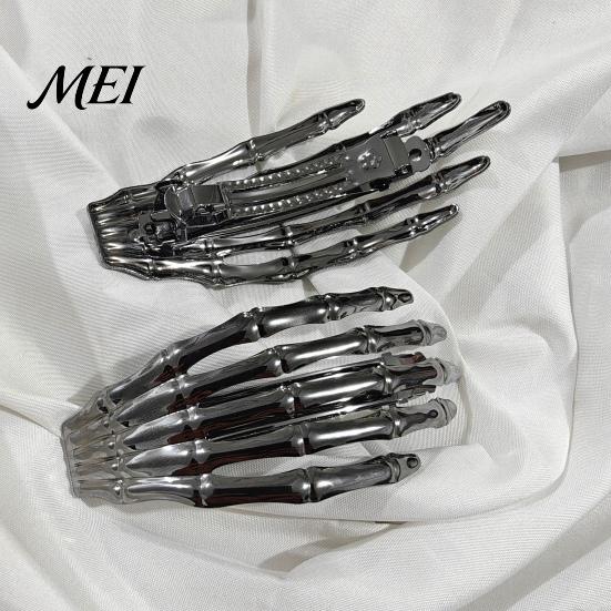 Skull Headpiece for Women Skeleton Hands Hair Clips, Gothic Metal Side Clip Women, Festival Updo Clips Spooky Halloween Horror Accessories, Punk Rock