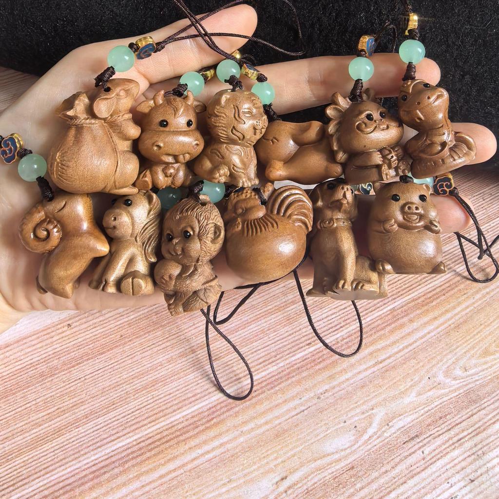 Peach Wood Zodiac Animals Keychain: Modern Chinese Style Cute Cartoon Pendant Gift