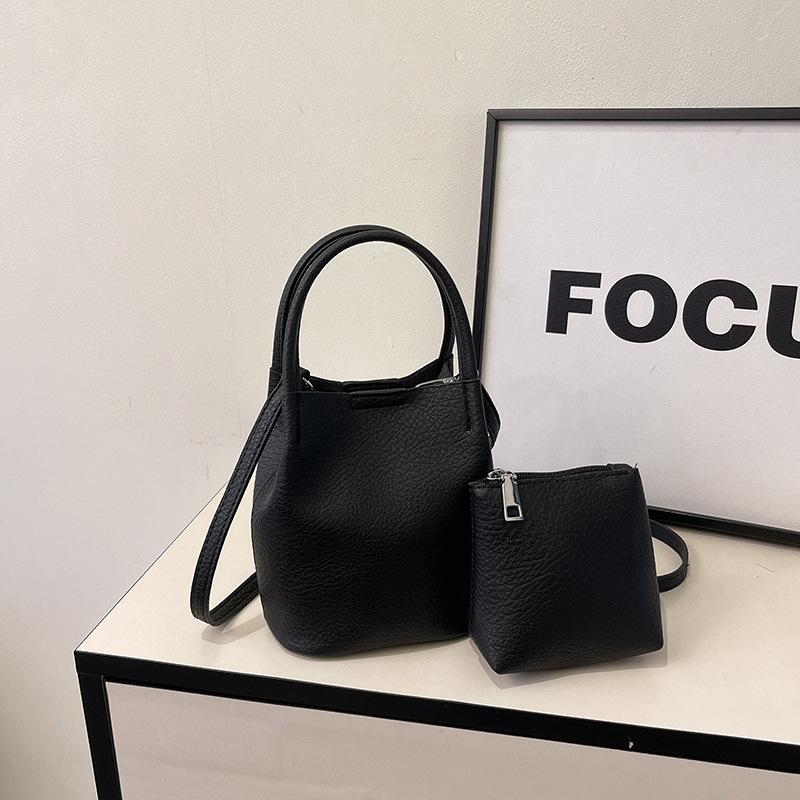 Premium Sense Niche Child Mother Bag Women's Spring and Summer 2025 New Retro Messenger Bag Women's Hand-held Pleated Bucket Bag