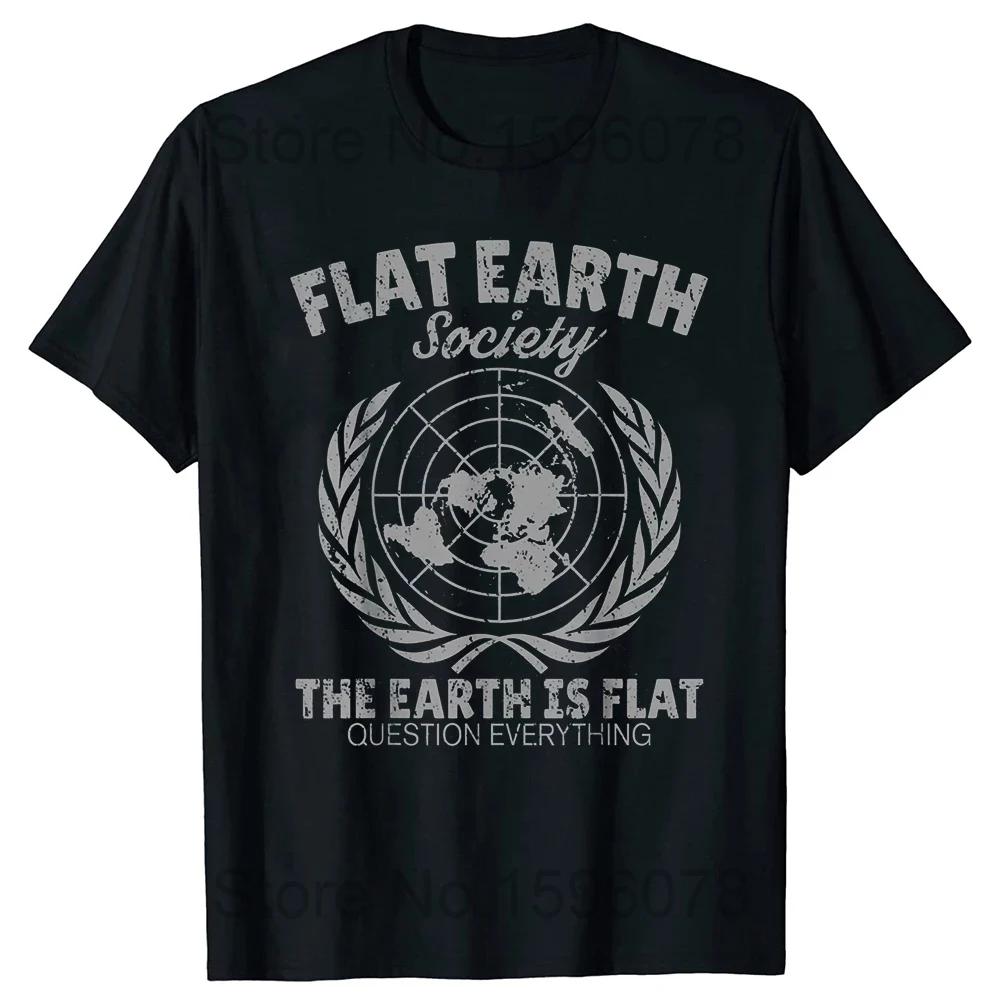 Funny Flat Earth Astronaut T Shirts Cotton Streetwear Short Sleeve Birthday Gifts Summer Style Fashion T-shirt Mens Clothing