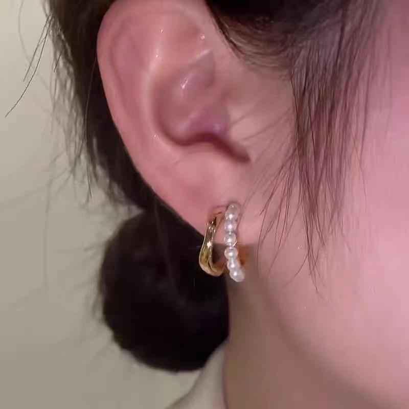 Korean Geometric C-Shaped Pearl Stud Earrings: Elegant, Luxurious, Versatile Design for Women