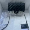 New niche metal retro single-shoulder crossbody handbag, fashionable, versatile, simple, and sophisticated small square bag