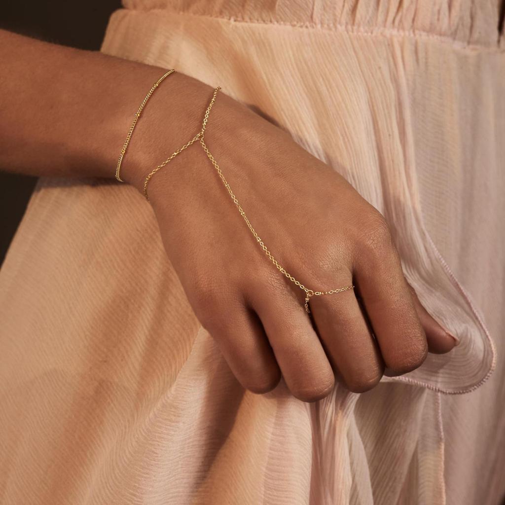 Bracciale Schiava Europeo Creativo in Cristallo Zirconia: Catena Quadrata con Perline e Collegamento al Dito da Donna