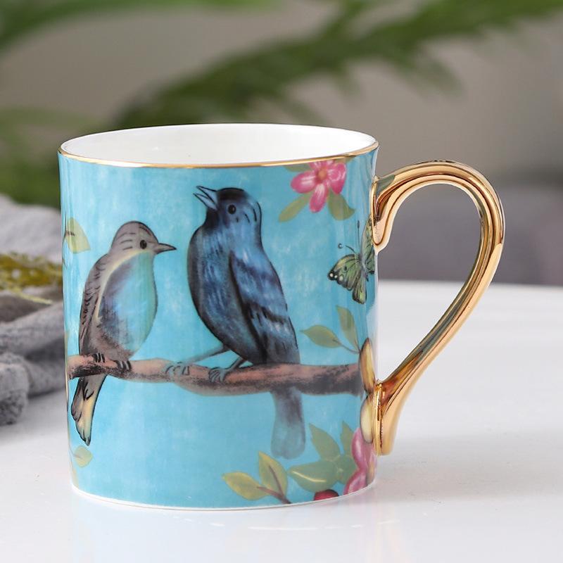 

Кружки для кофе из костяного фарфора с европейским узором в виде птиц, роскошные чашки для послеобеденного чая в Пномпене, розовые, синие, парная кружка, керамическая подарочная чашка 380ml