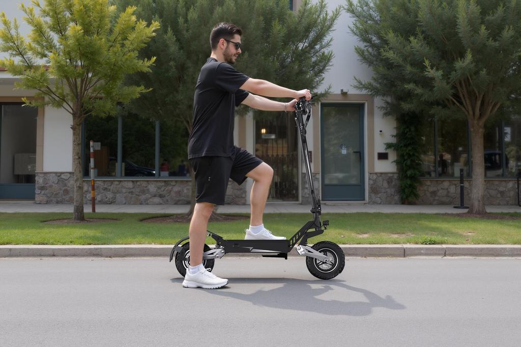 OOTD T10 Foldable E-Scooter 900W Peak 48V 13.5Ah Battery 150kg Load 11-inch Tubeless Tires Foldable Commuter E-Scooter