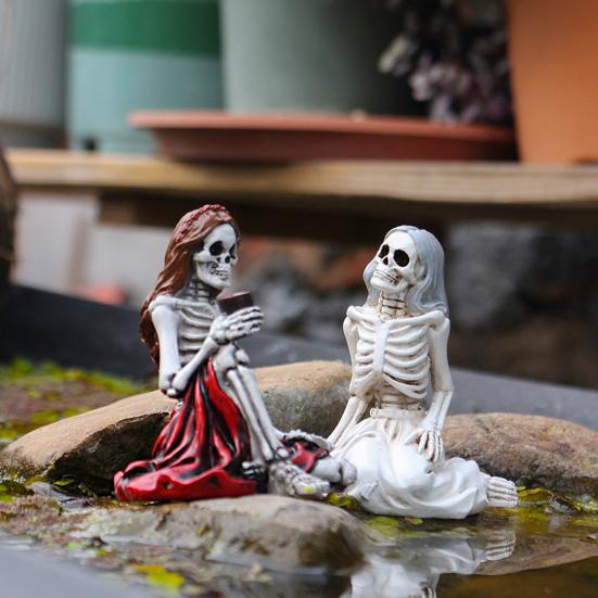 2 Pcs Skeleton Sisters Statue Resin Skeleton Girl Figurine Spooky Halloween Desktop Decoration for Haunted House Home Garden Decor