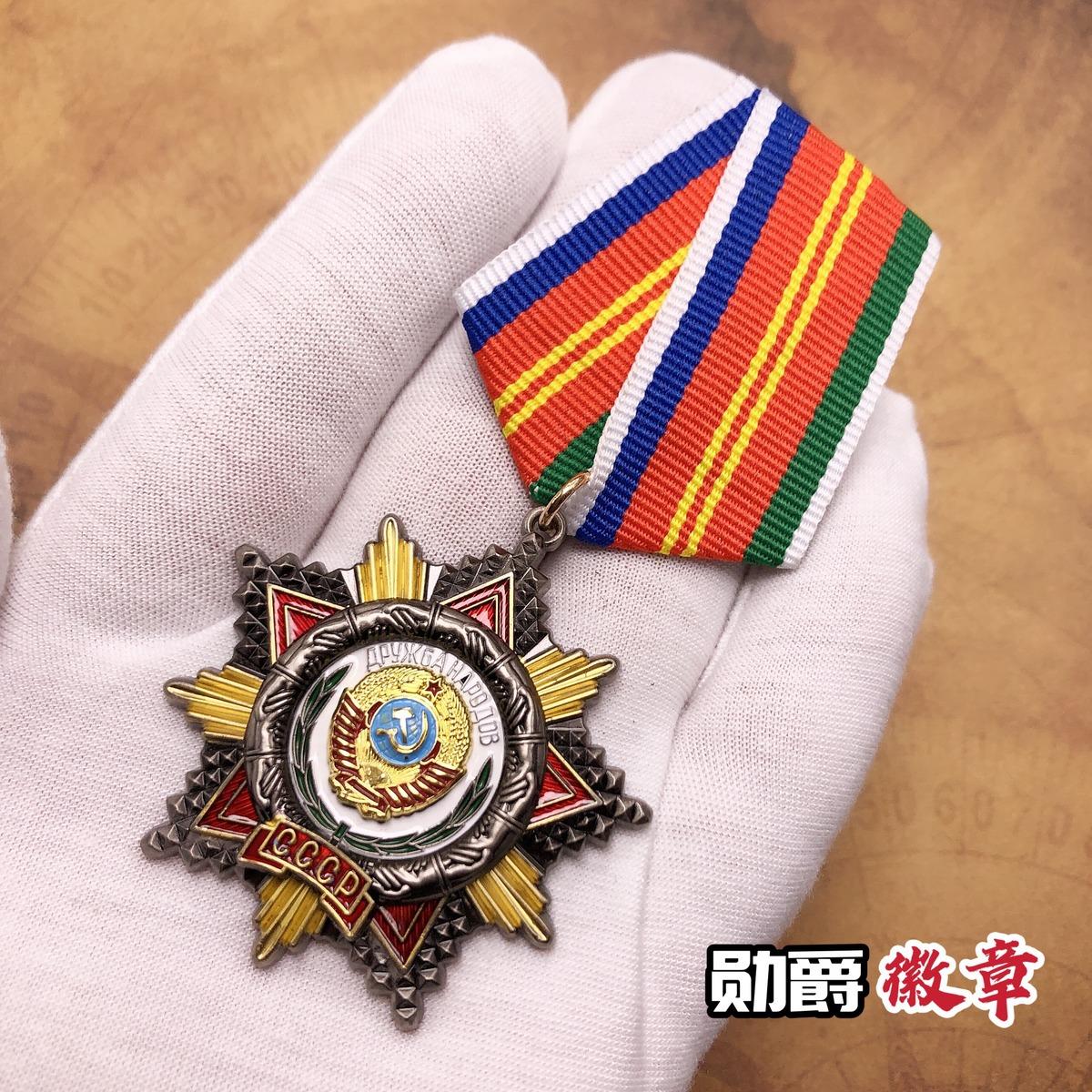 

Советский значок Советский значок Красная Звезда Герой Патриотический Почетный значок Ювелирные изделия Значок на шляпу Красный Флаг Брошь