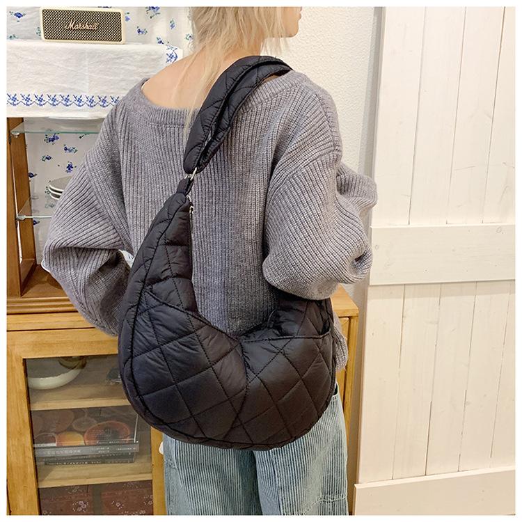 Autumn and Winter Cotton Clothes Rhombus Bag, the Trend of Large Capacity Shows Advanced.