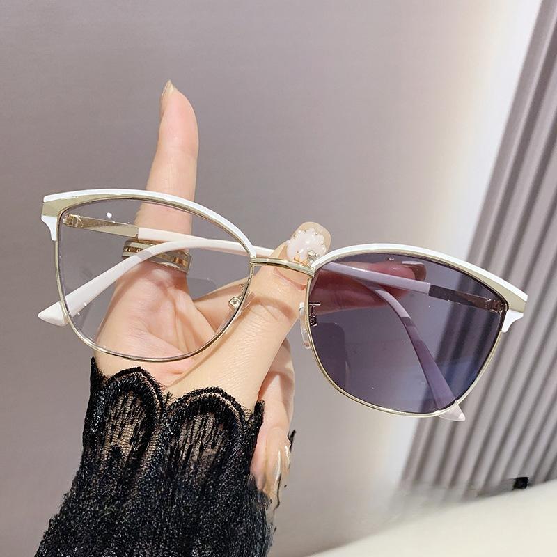 Mode Kattöga Fotokromiska Solglasögon Unisex Glasögon med Färgskiftande Glas Damer Anti Blått Ljus
