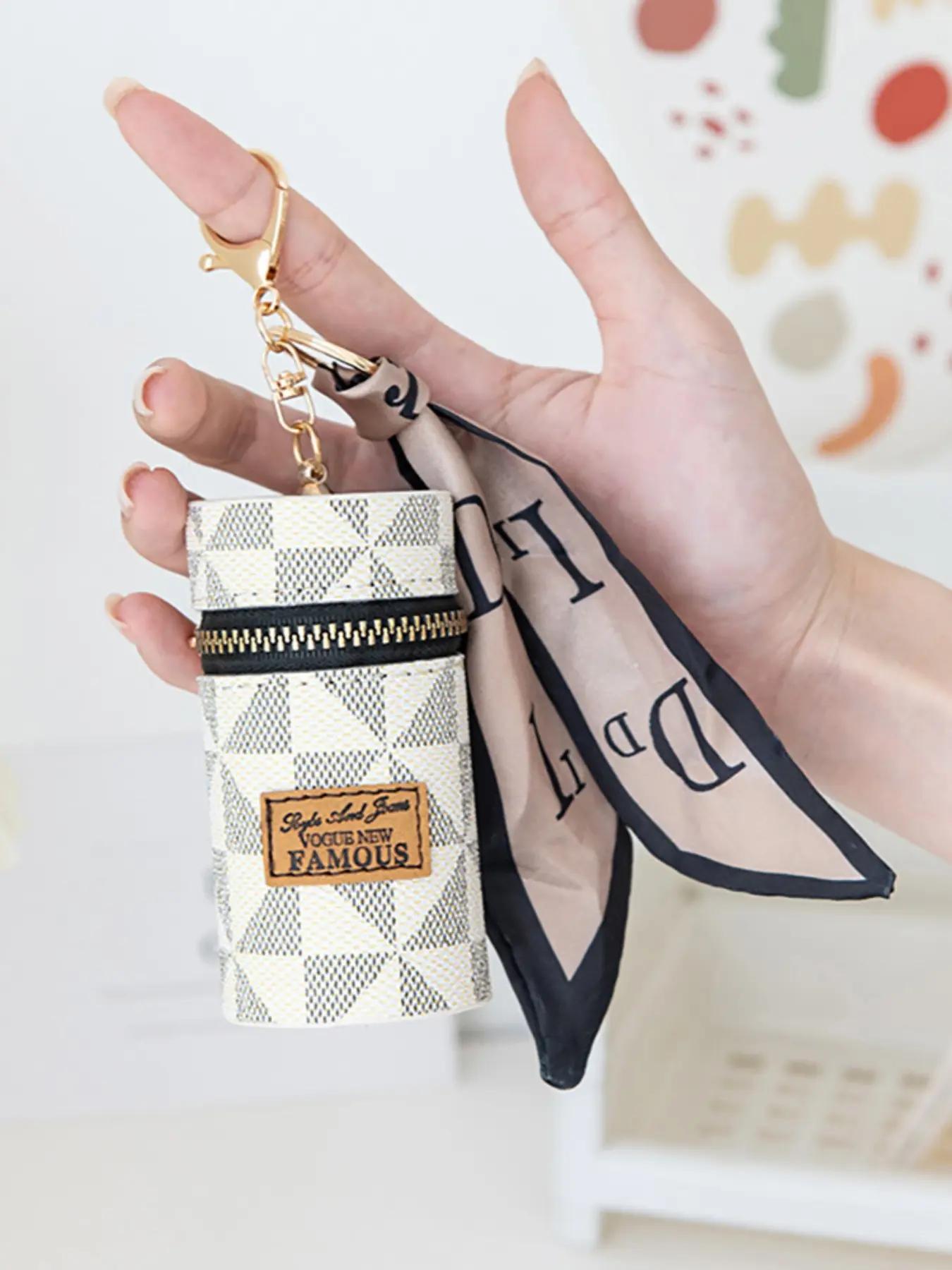 

Retro embossed leather keychain, leather mini mouth red envelope, smart headphones, loose change pendant bag, keychain A-DH