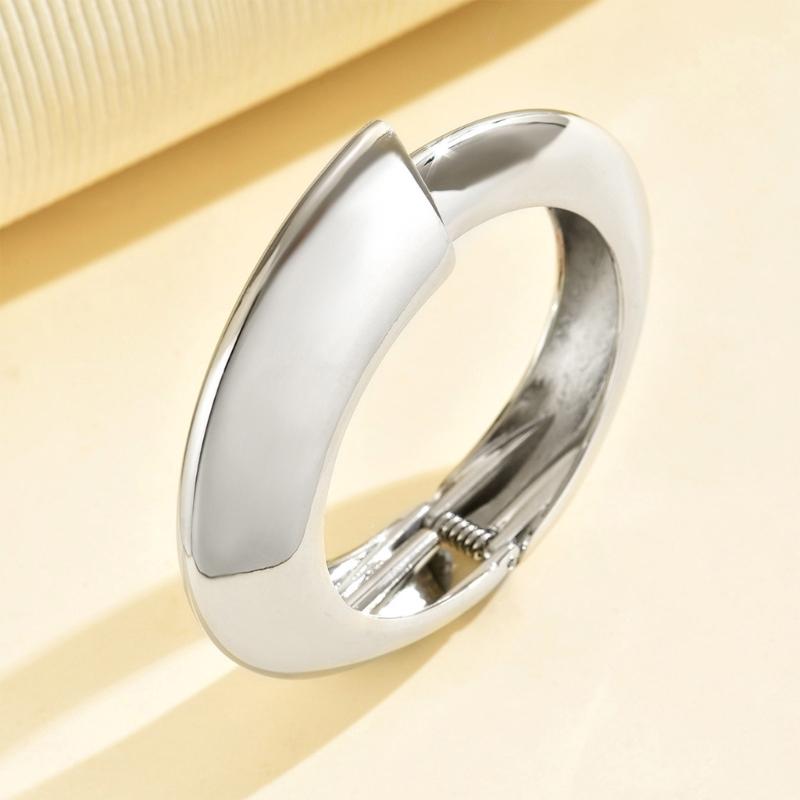Minimalist Alloy Bracelet for Women Elegant Design Wristband Accessory Perfect for Any Occasion and Enhancing Style