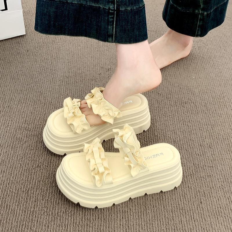 Thick-soled one-word slippers women's 2025 summer new pleated lace high-end wedge heel European goods show high outer sandals
