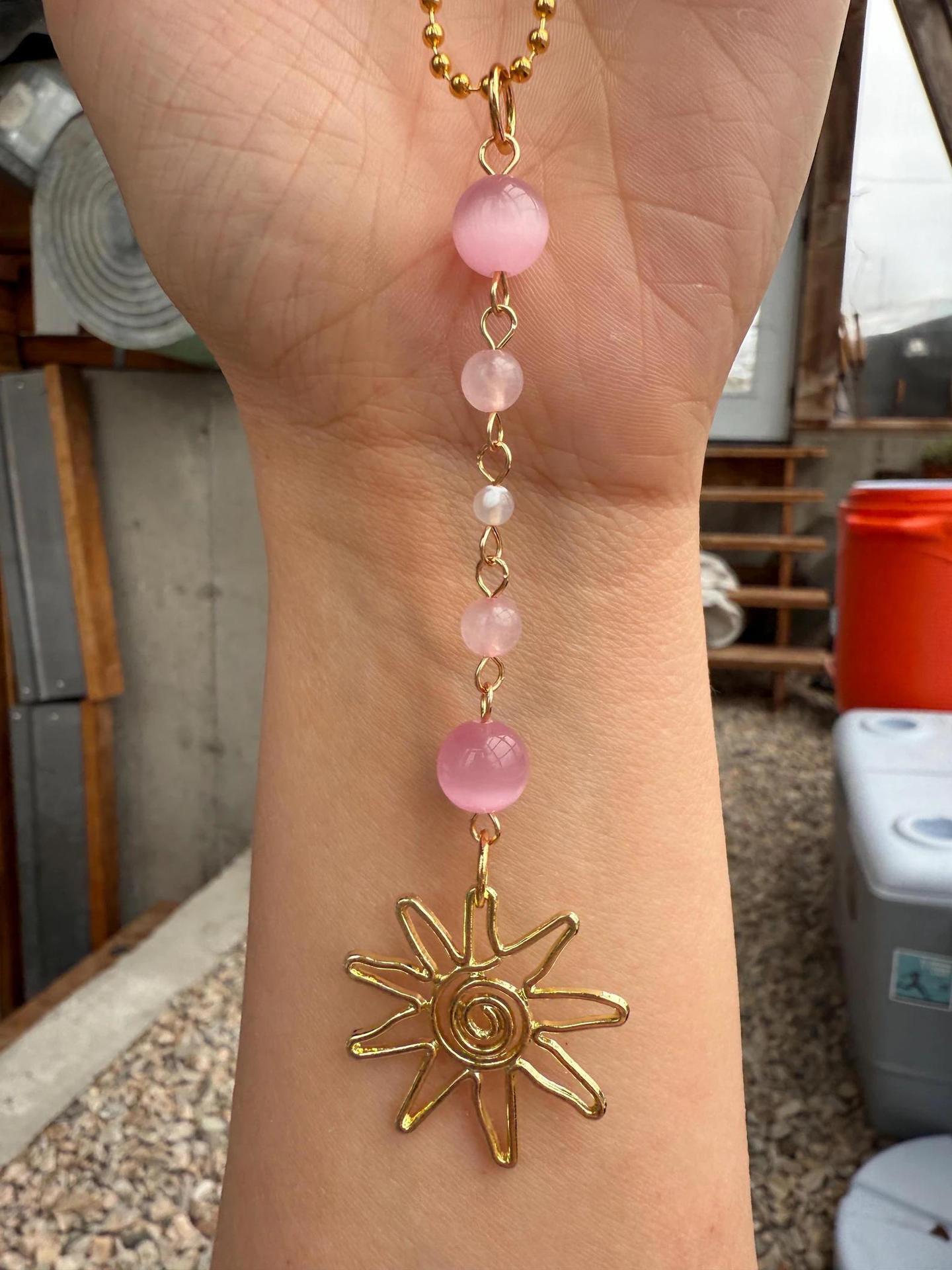 

Pink Crystal Beaded Gold Color Hollowed-out Sun Ceramic Small Mushroom Pendant Key Chains for Women Men Car Decoration Jewelry