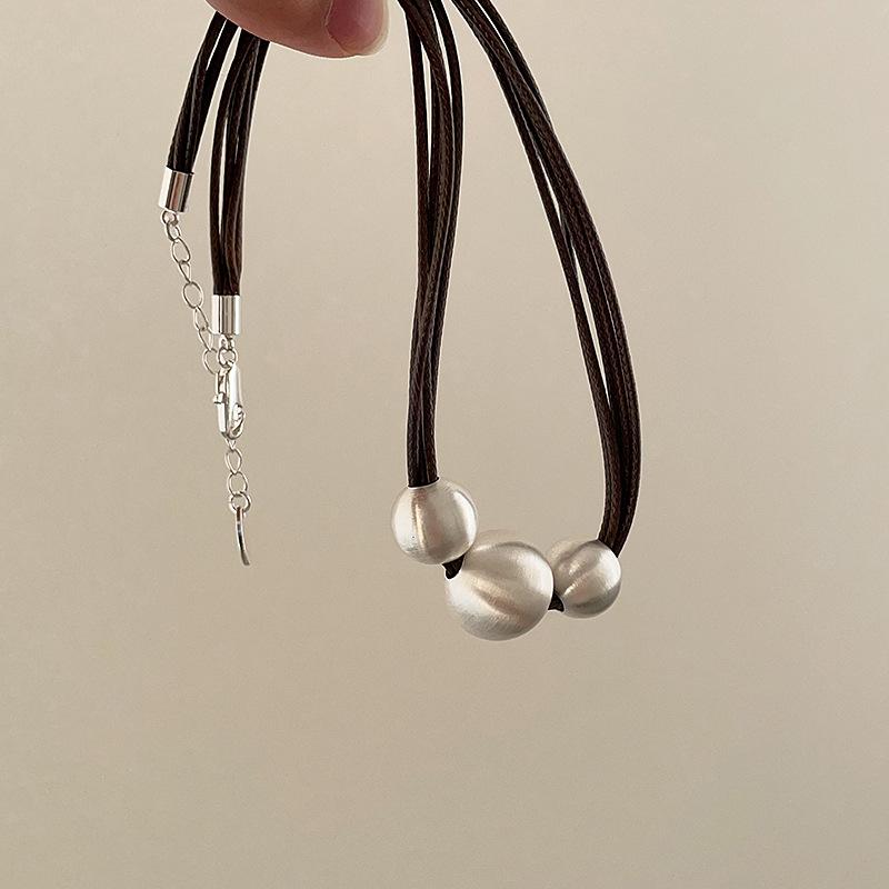 

Подвеска в виде шара из матового металла, многослойное ожерелье, женская ниша, уникальная индивидуальность, модный темперамент, цепочка на шею, цепочка на ключицу.