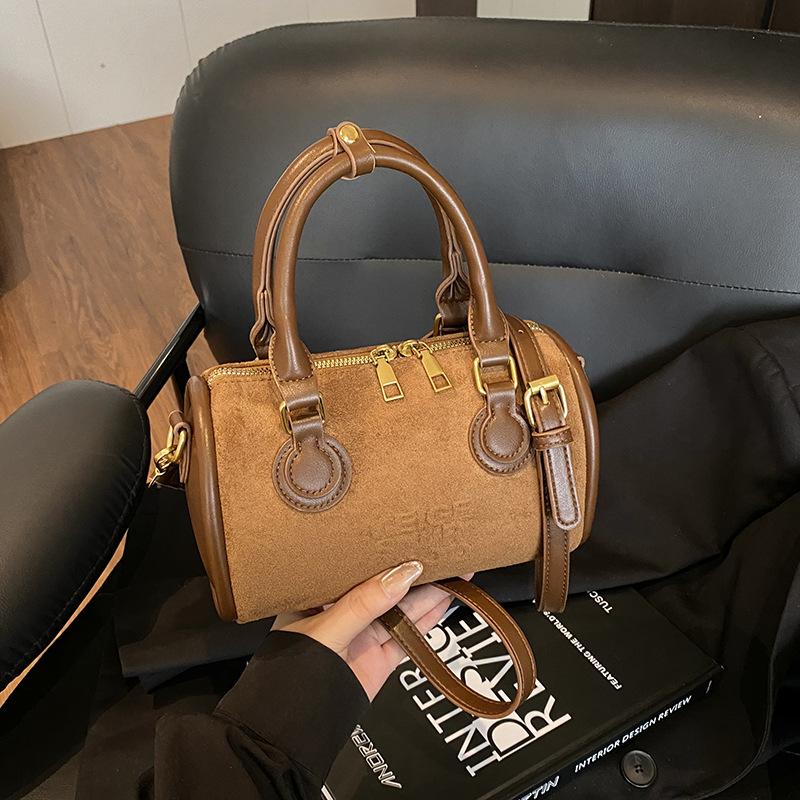Suede bag women's large capacity 2025 new autumn and winter niche design matte retro messenger portable pillow bag