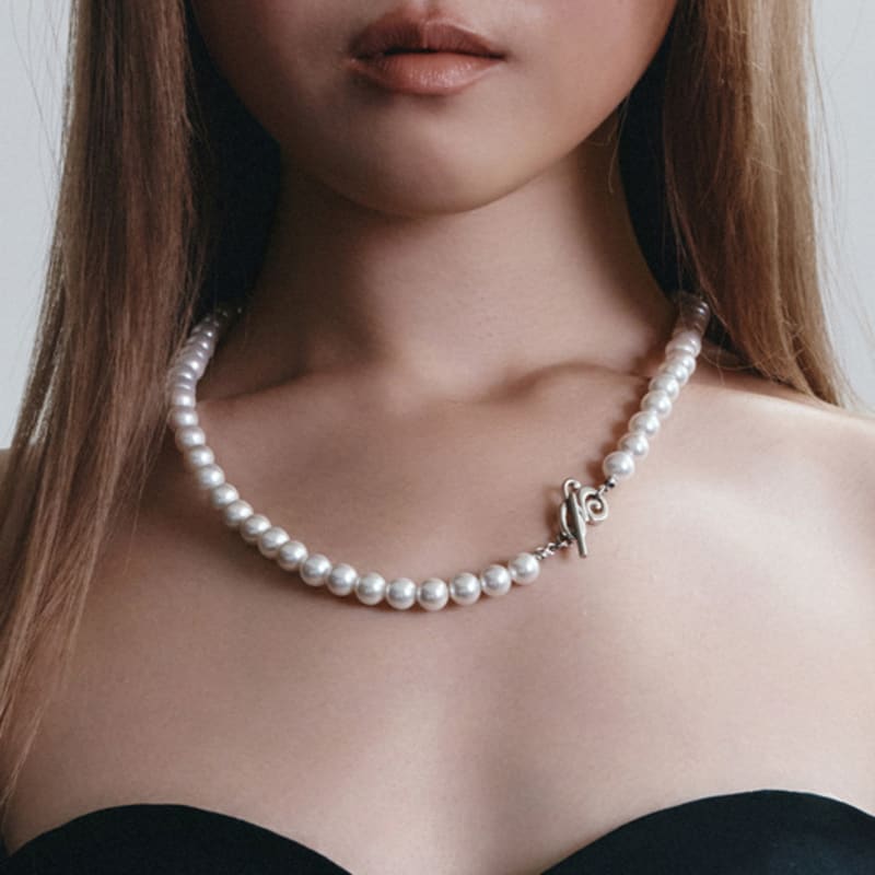 Eireve LOGO&PEARL BEADED NECKLACE