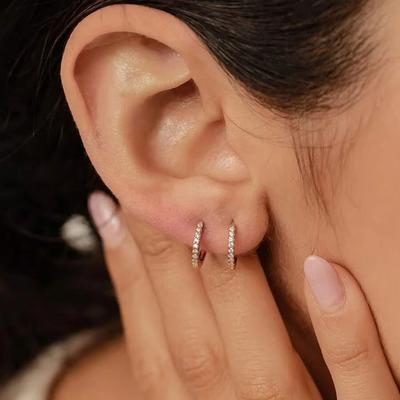 Brincos Argola Huggie de Zircônia Cúbica Para Mulheres Senhoras Cor Dourada Aço Inoxidável Círculo Brinco Joias Casamento Melhores Amigas Presentes
