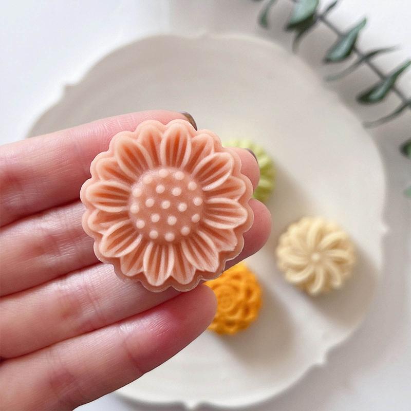 20g Cute Flower Shape Pastry Moulds Mooncake Molds Mooncake Mould Hand Pressure Plastic Material Baking Accessories Tool