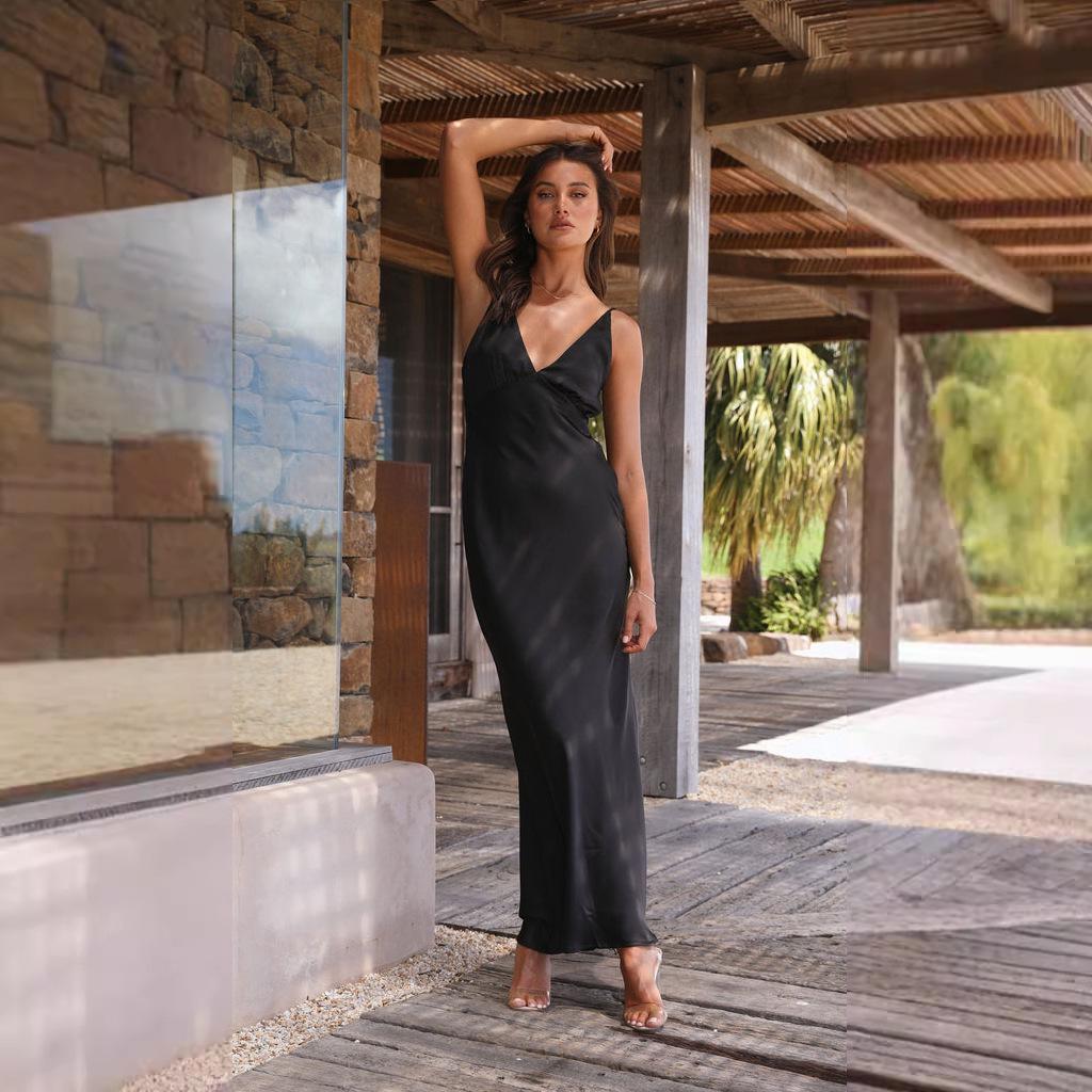 Women's Sleek V-Neck Sleeveless Bodycon Dress with Slit and Backless Design