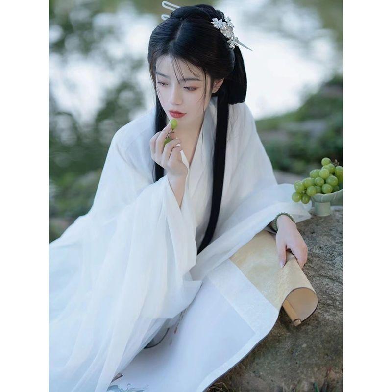Hanfu im chinesischen Stil für Frauen in den Wei- und Jin-Dynastien, weiße weite Ärmel, eleganter und magischer Mädchenanzug