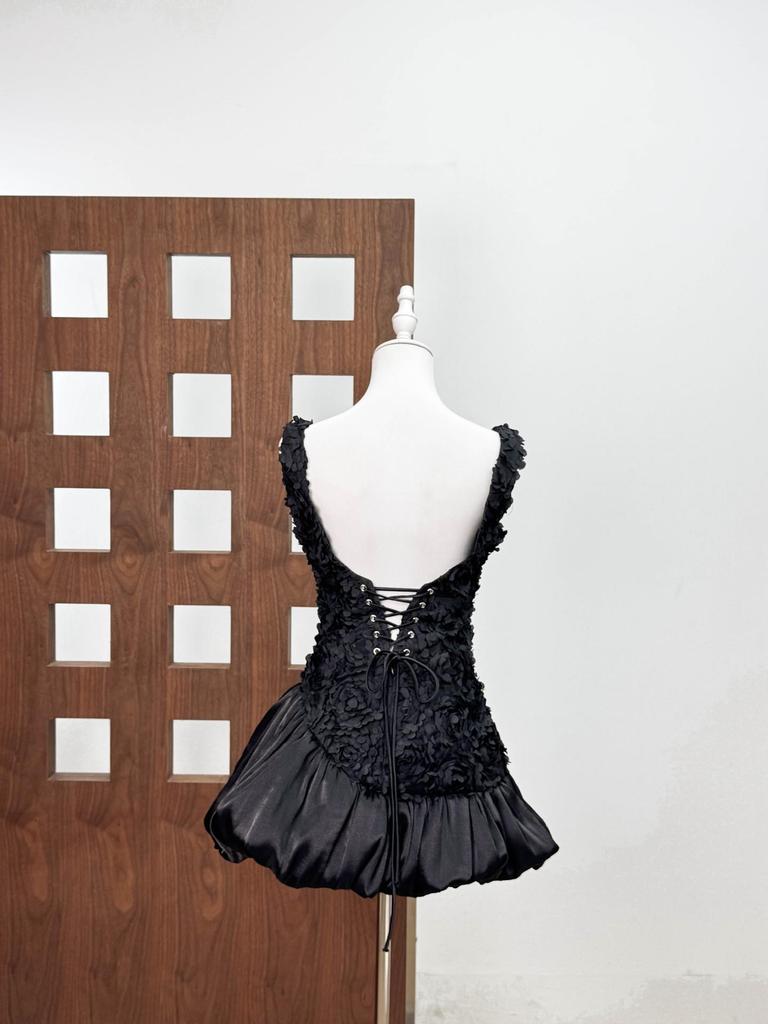 Vietnam Niche Design: 2026 Spring Fashion Square Neck Camisole with 3D Floral Ruched Skirt