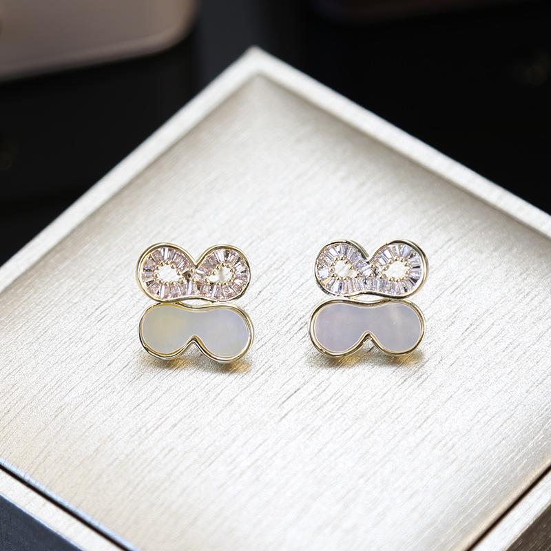 Elegant Four-Leaf Zircon Flower Earrings – Luxurious and Versatile Design for Women
