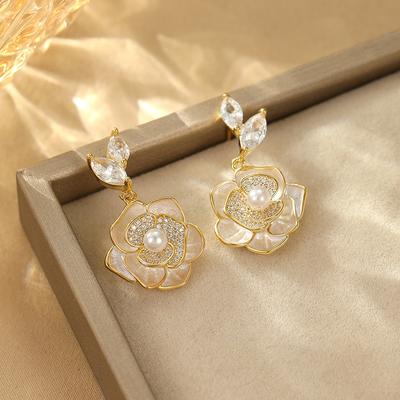 Kamelienblütenohrringe Damen Nische Leichtes Luxustemperament High-End-Ohrstecker Leicht auffällige einzigartige Ohrringe