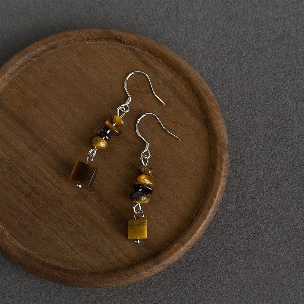 Amber-Colored French-Inspired Minimalist Retro Stud Earrings