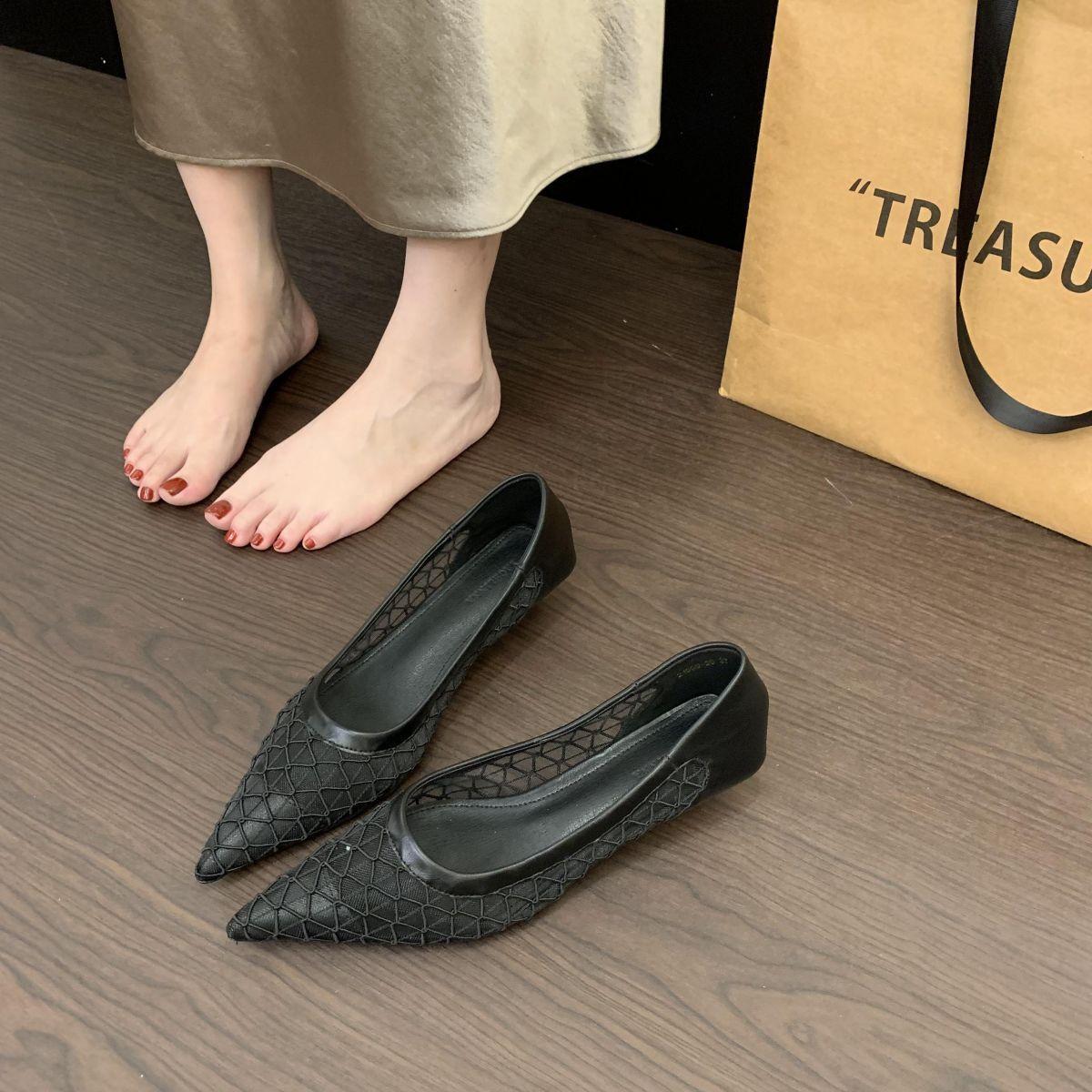 

Mesh hollow breathable fine heel shallow mouth single shoes women s Korean version fishing net pointed soft sole net shoes Korean foreign style super 40 чорний