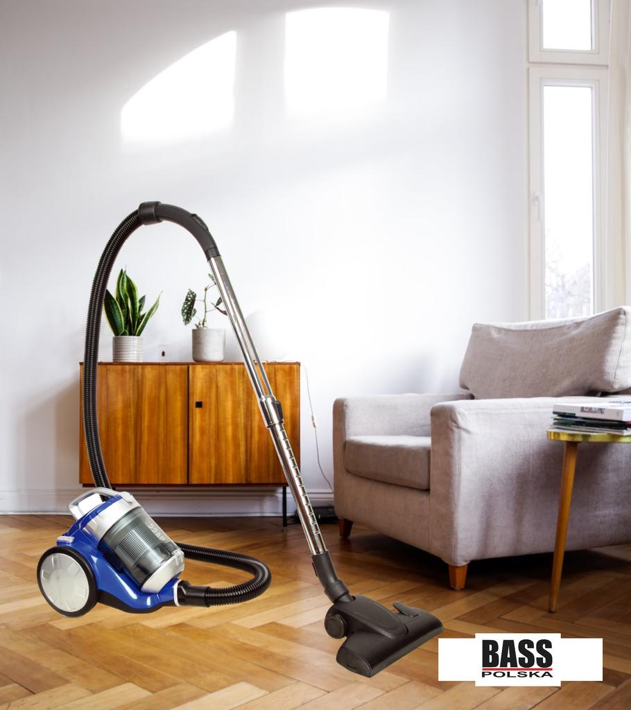Bagless Cyclonic Vacuum Cleaner With A Set Of Attachments And A Beater 900W