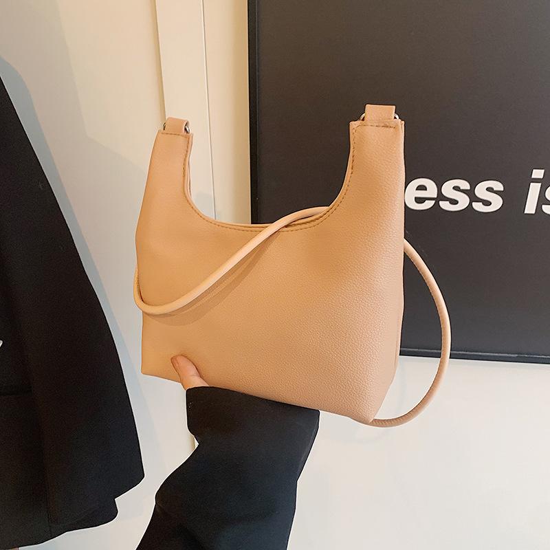 New Summer Fashion Retro Shoulder Bag Large Capacity Commuting Bag Women Casual Simple Armpit Tote Bag