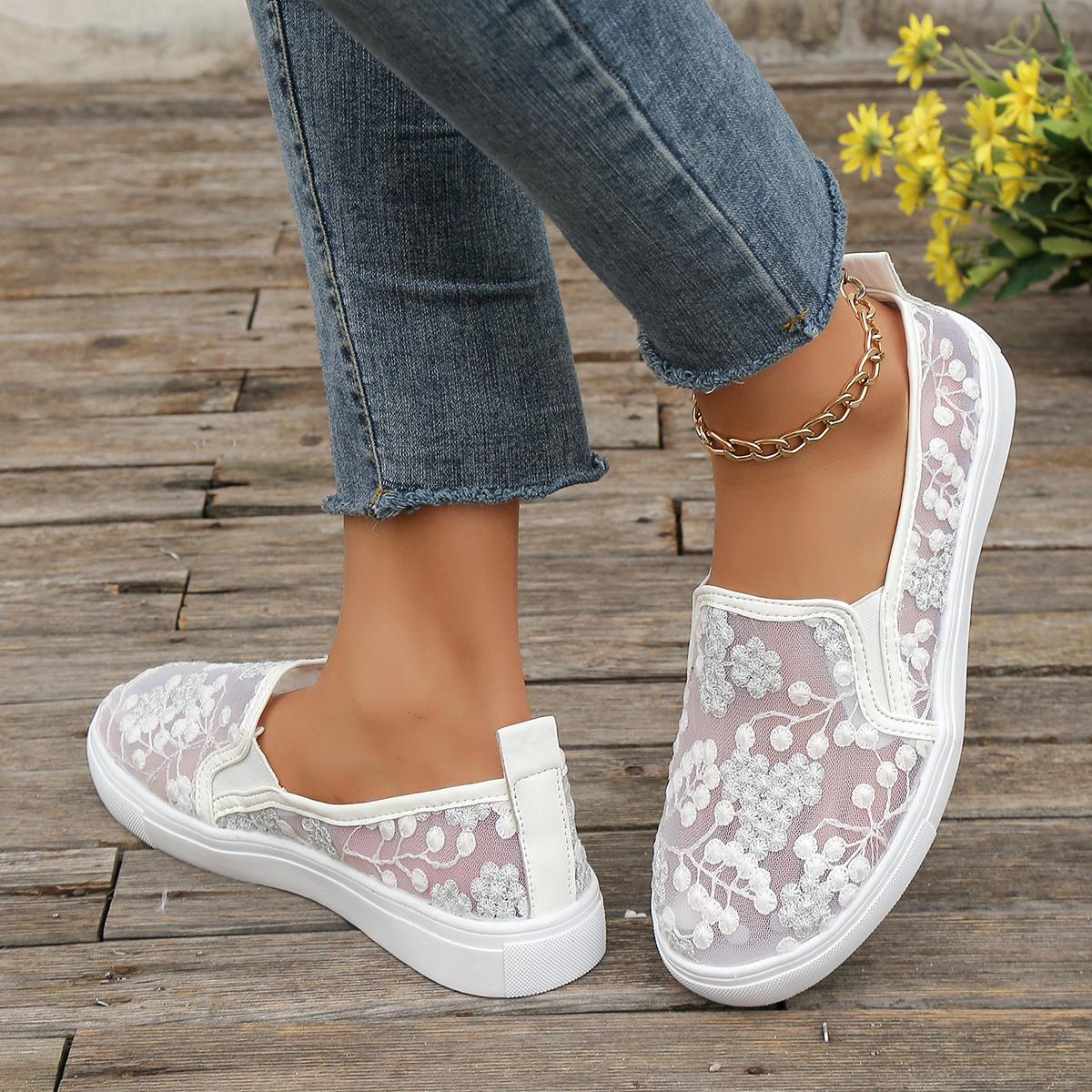 Женские кроссовки с цветочной вышивкой — фото 7