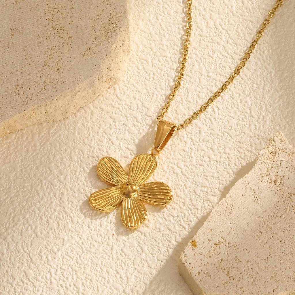 Accessories, Stainless Steel Flower Pendant 18K Gold Necklace Ladies, Shell Elements 197