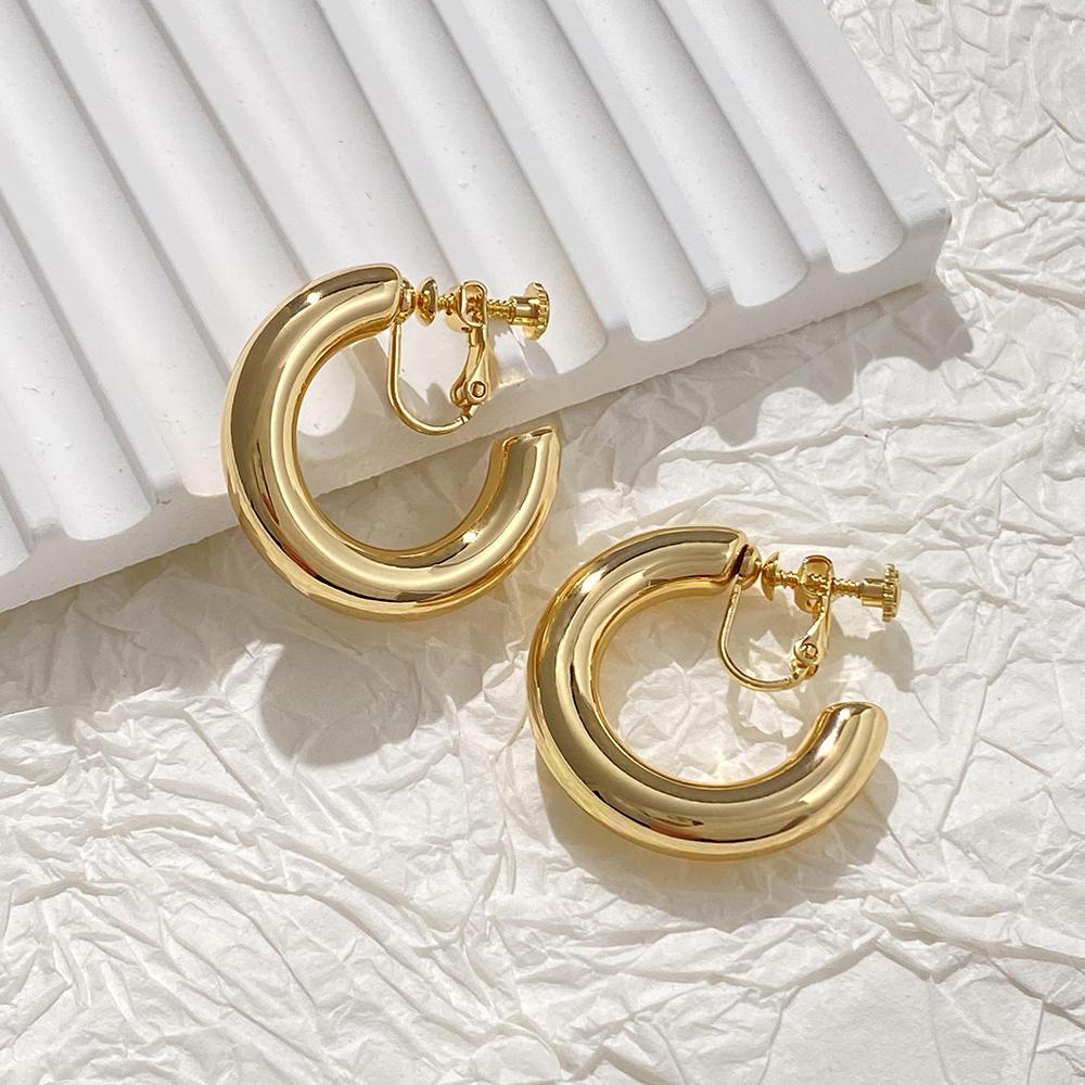 30mm Medium Smooth Circle Hoop Clip Earrings for Women Vintage Fashion Statement Golden Non Pierced Earrings Party Jewelry