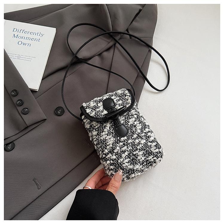 Corner Buckle Mobile Phone Bag 2025 New Fashion Popular Small Square Bag Mini Retro Plush Contrasting Color Shoulder Messenger Bag