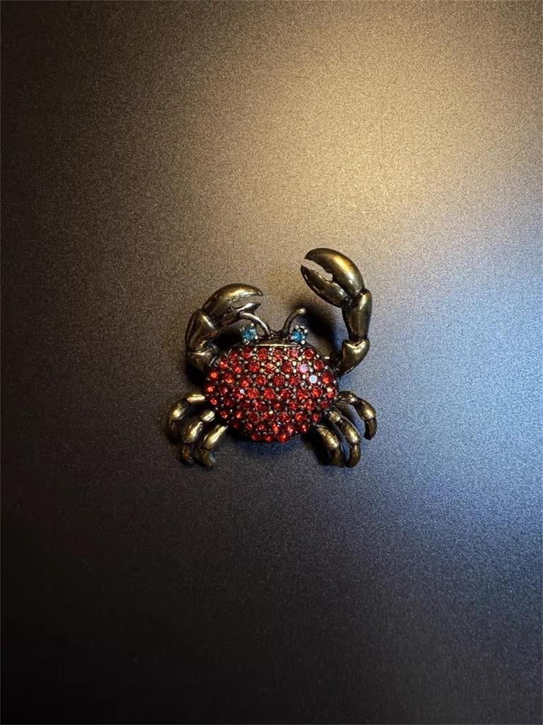 SKEDS Vintage Animal Brooch Exquisite High-end Design Rabbit Cat Dog Pin Elegant Corsage Accessory Coat Sweater Badge Gift