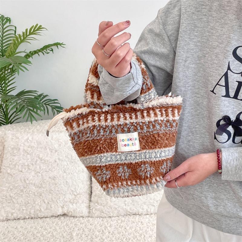 11 Winter fashion plush women's bags, new cute polka dot handbags, commuting handbags to work