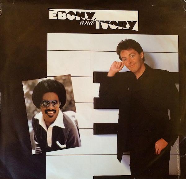 7-дюймовая пластинка PAUL MCCARTNEY Ebony And Ivory 1802860 Columbia 1982 Канада SoulFunk Б/у