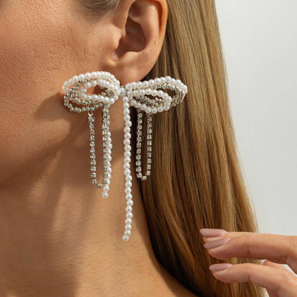 Temperament Imitation Pearl Bow Beaded Necklace Female, Sweet Cool Wind Diamond Chain Fringed Necklace