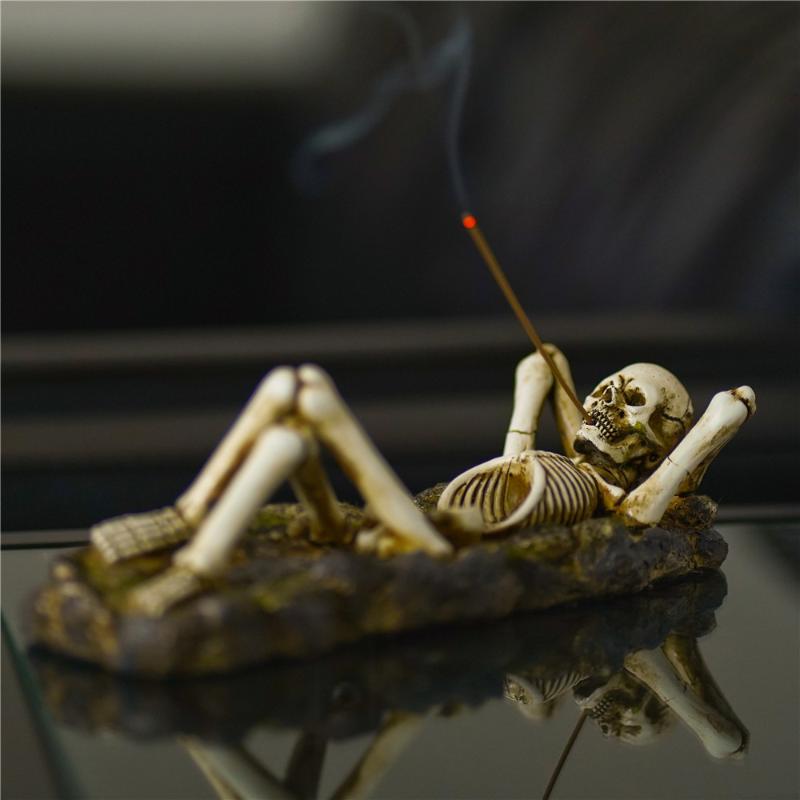 Creative Lying Position Skeleton Incense Holder Resin Skull Incense Burner for Cone Sticks Zen Meditation Desk Decor Gift