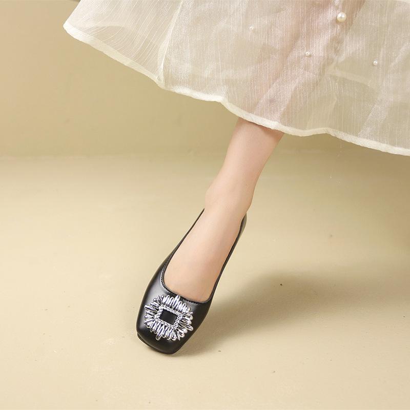 Soft leather low-heeled single shoes summer 22 new flat-bottomed temperament commuting not tired feet comfortable silver mother shoes