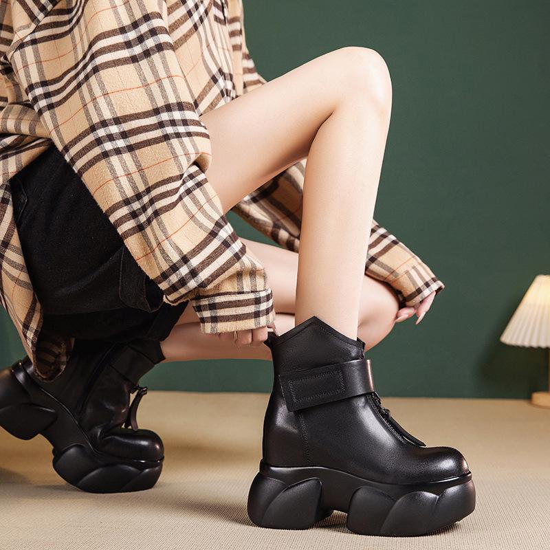 Women's Small Leather Martin Boots, Thick Sole, Chunky Heel, Versatile Low-Top Short Boots for Autumn/Winter 2025.