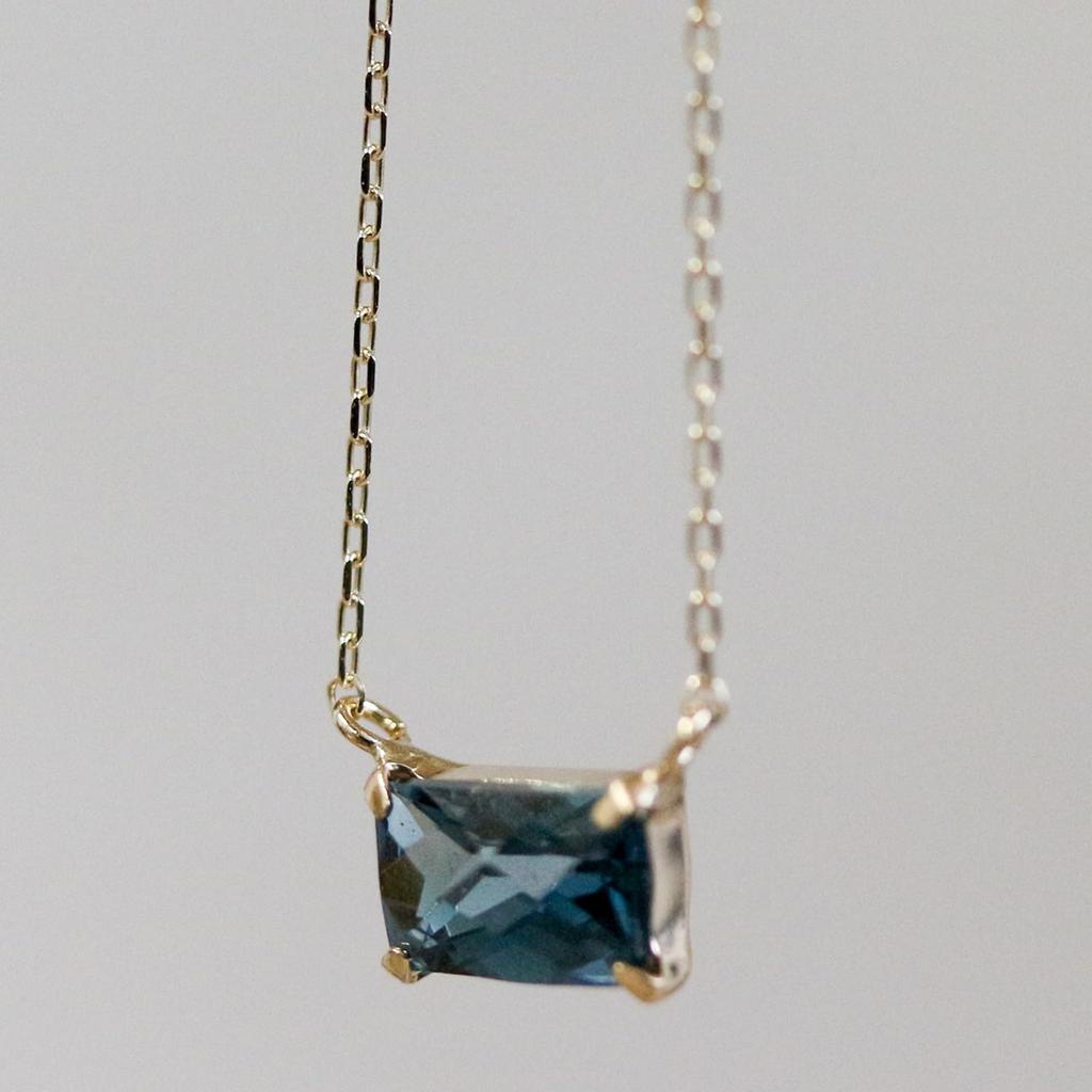 London Blue Topaz K10YG Rectangle Necklace for Women [cui-cui]